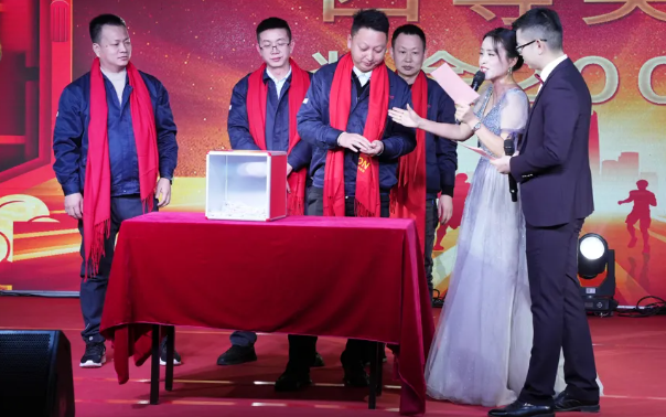 黄石金年会2024年终晚会：凝心聚力，共创辉煌！